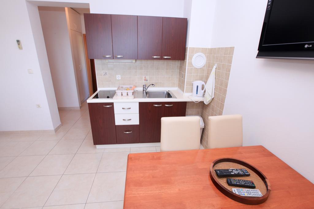 Apartments Miroslav Povljana Bagian luar foto