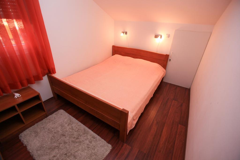 Apartments Miroslav Povljana Bagian luar foto