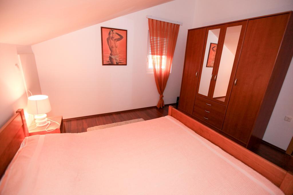 Apartments Miroslav Povljana Bagian luar foto