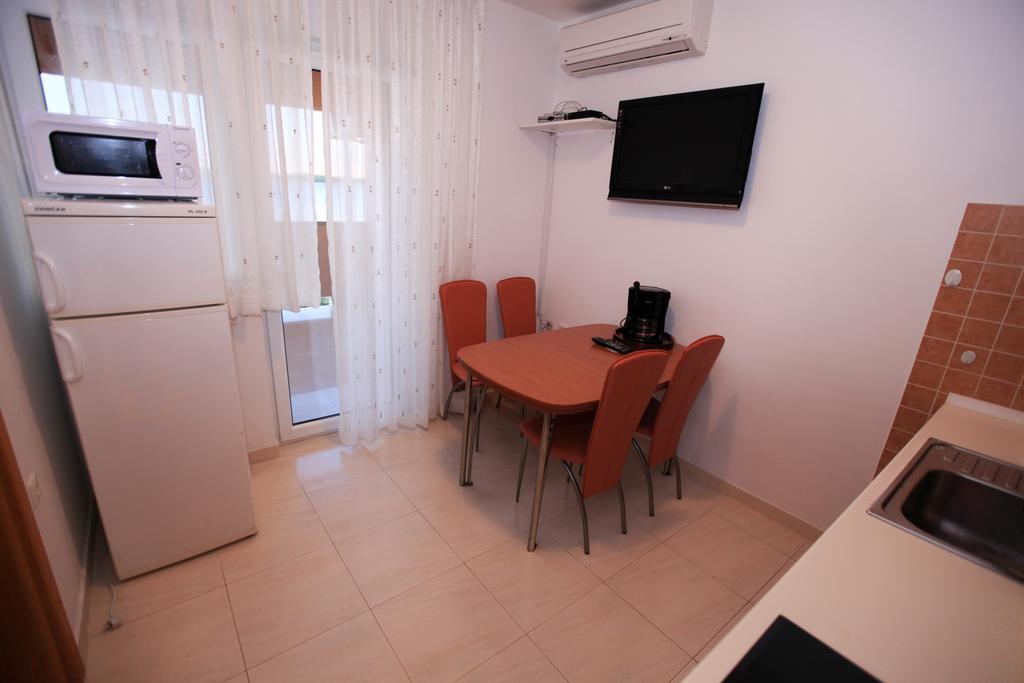 Apartments Miroslav Povljana Bagian luar foto