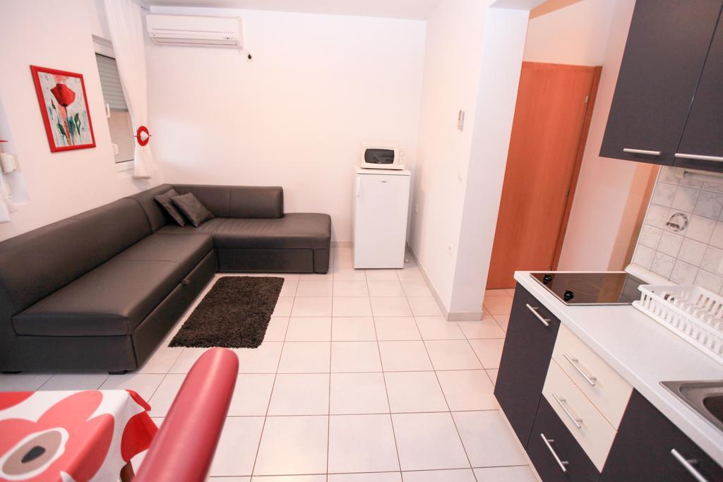 Apartments Miroslav Povljana Bagian luar foto