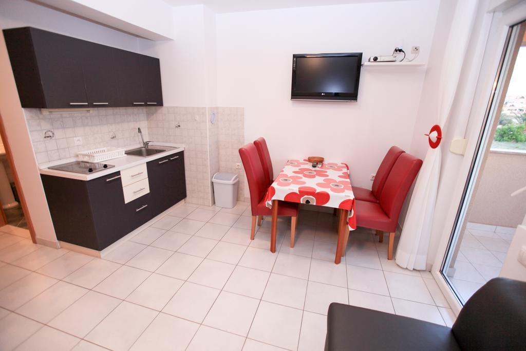 Apartments Miroslav Povljana Bagian luar foto