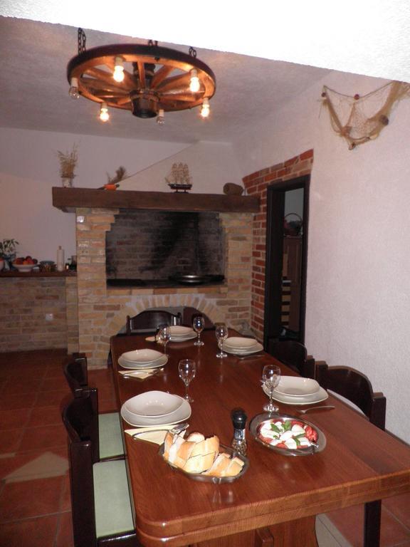 Apartments Miroslav Povljana Bagian luar foto